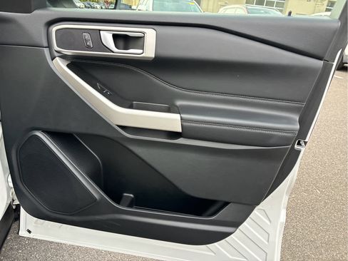 Used 2023 Ford Explorer XLT image 26