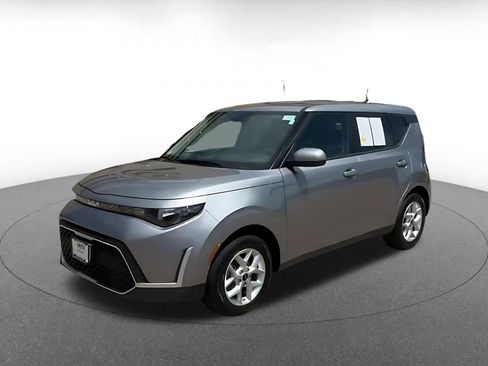 Used 2025 Kia Soul LX w/ LX Technology Package FWD image 8