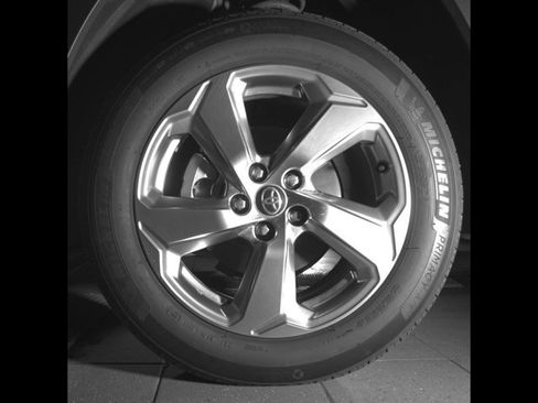 Used 2021 Toyota RAV4 XLE Premium AWD/4WD image 9