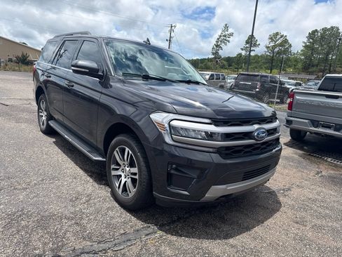 Used 2023 Ford Expedition XLT AWD/4WD image 1