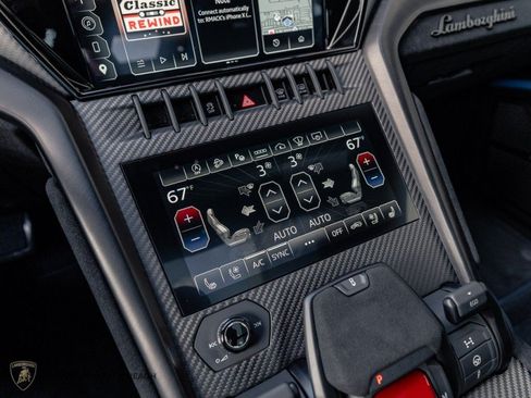 Used 2024 Lamborghini Urus Performante AWD/4WD image 17