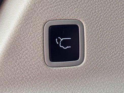 Used 2024 Chrysler Pacifica Limited FWD image 42