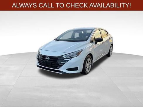 Used 2025 Nissan Versa S w/ Trunk Package image 3