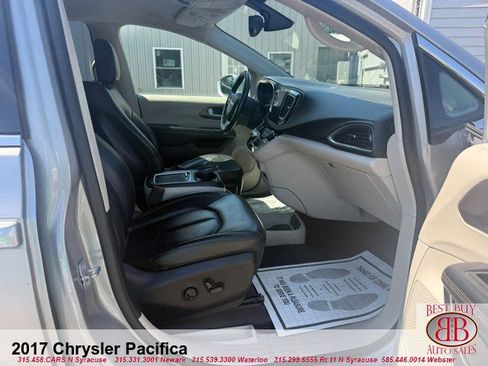 Used 2017 Chrysler Pacifica LX FWD image 20