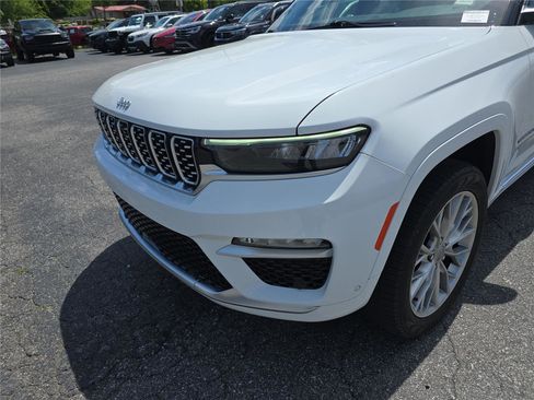 Used 2024 Jeep Grand Cherokee Summit AWD/4WD image 9