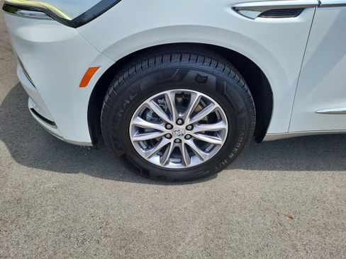 Used 2023 Buick Enclave Essence AWD/4WD image 9