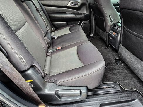 Used 2020 Nissan Pathfinder S image 32