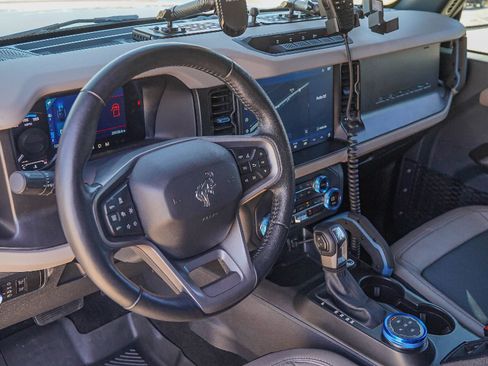 Used 2023 Ford Bronco Wildtrak image 8