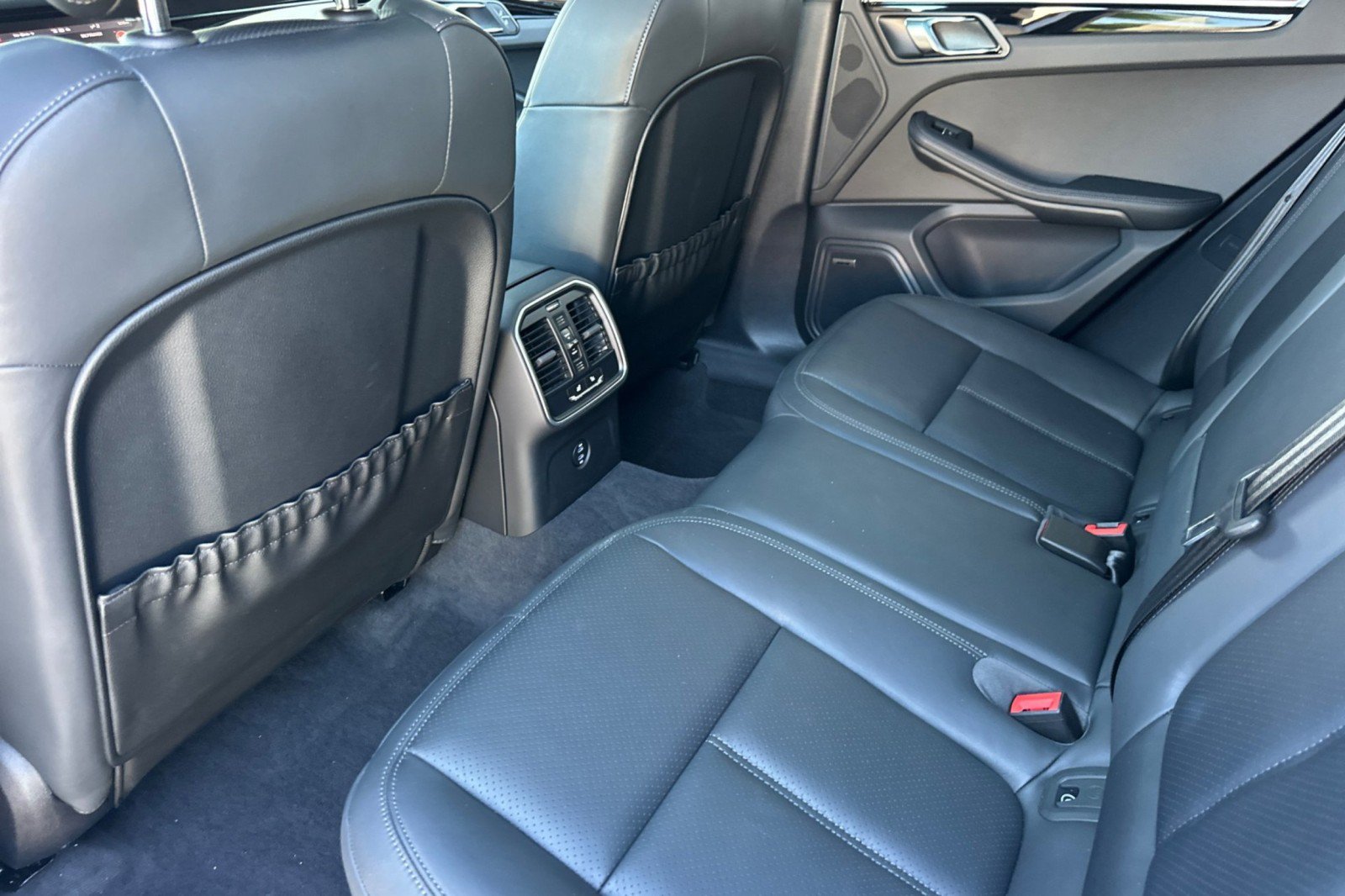 Used 2026 Porsche Macan AWD/4WD image 13