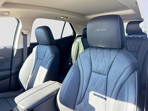 Used 2023 Buick Envision Avenir image 13