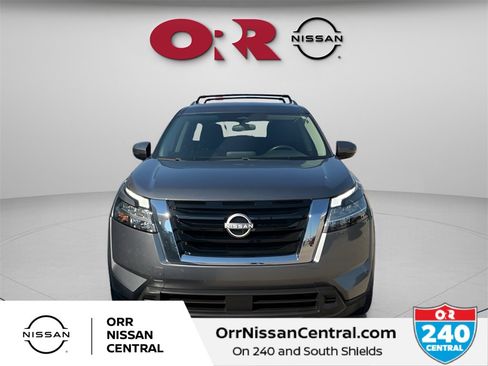 Used 2022 Nissan Pathfinder SV image 2