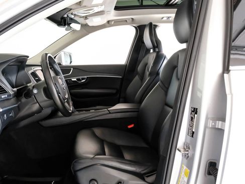Used 2020 Volvo XC90 T5 Momentum w/ Protection Package Premier FWD image 3