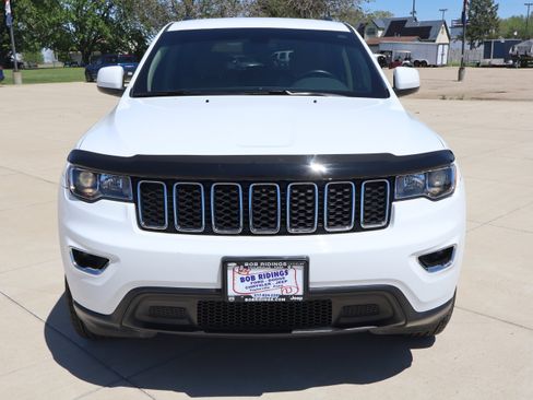 Used 2021 Jeep Grand Cherokee Laredo w/ Security & Convenience Group AWD/4WD image 2