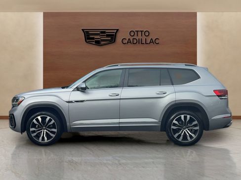 Used 2021 Volkswagen Atlas SEL R-Line image 2