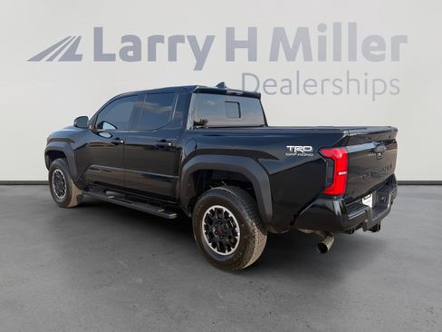 Used 2026 Toyota Tacoma TRD Off-Road w/ TRD Off Road Upgrade Package AWD/4WD image 4