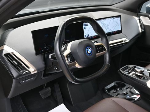 Used 2022 BMW iX xDrive50 w/ Premium Package AWD/4WD image 17