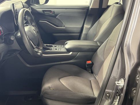 Used 2022 Toyota Highlander L AWD/4WD image 14