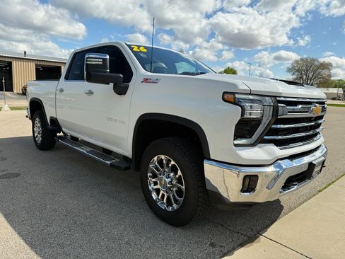 Used 2026 Chevrolet Silverado 2500 LTZ w/ LTZ Premium Package AWD/4WD image 3