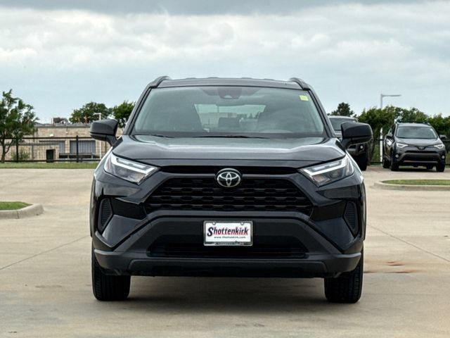 Used 2025 Toyota RAV4 LE AWD/4WD image 2