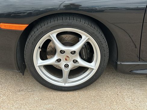 Used 2002 Porsche 911 Carrera RWD image 9