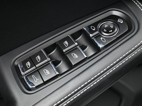 Certified 2026 Porsche Macan S AWD/4WD image 19