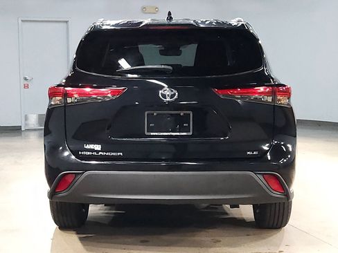 Used 2021 Toyota Highlander XLE image 6