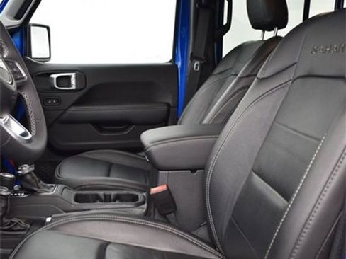 Used 2023 Jeep Wrangler Unlimited Sahara image 7