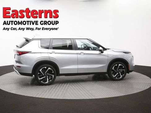 Used 2024 Mitsubishi Outlander SE FWD image 44