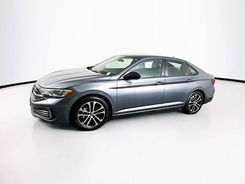 Used 2023 Volkswagen Jetta Sport image 4