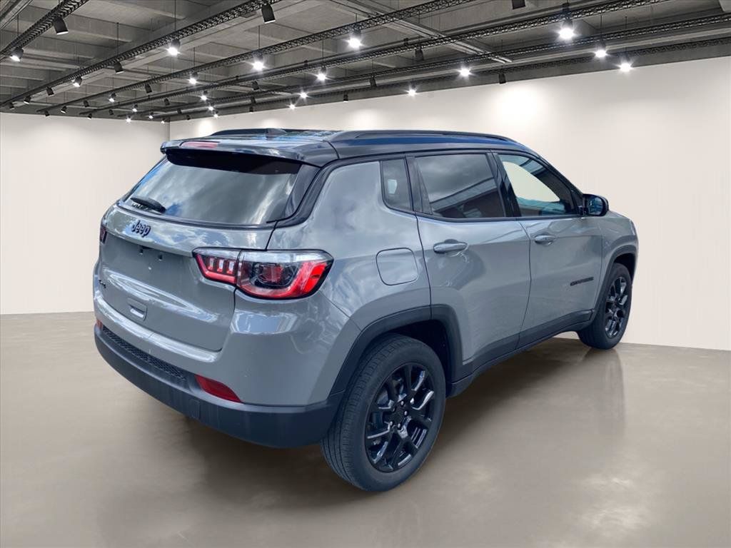 Used 2023 Jeep Compass Latitude AWD/4WD image 7