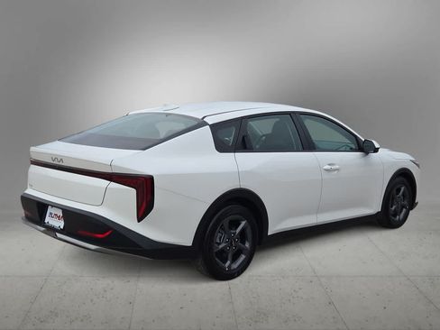 Used 2025 Kia K4 FWD image 8