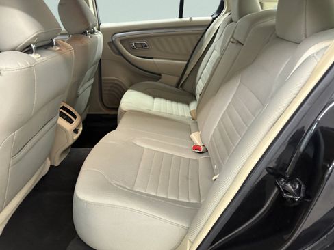 Used 2015 Ford Taurus SE FWD image 12