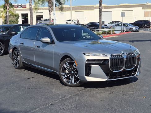 Used 2023 BMW 760i xDrive w/ Executive Package AWD/4WD image 2