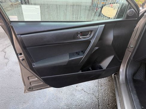 Used 2017 Toyota Corolla LE w/ Carpet Mat Package (TMS) FWD image 19