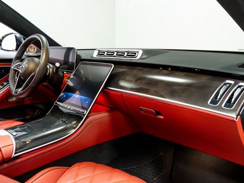 Used 2022 Mercedes-Benz S 580 4MATIC Sedan w/ AMG Line Package image 27