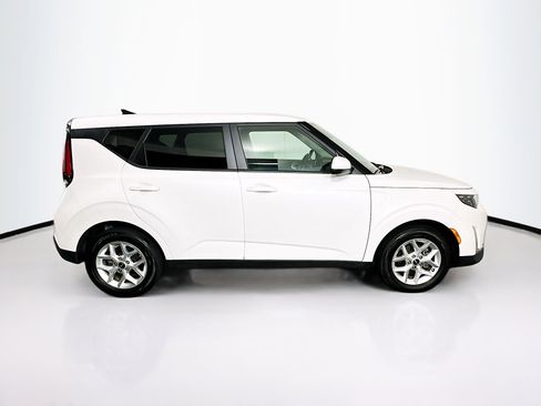 Used 2025 Kia Soul LX w/ LX Technology Package FWD image 10