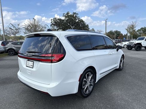New 2026 Chrysler Pacifica Pinnacle image 3