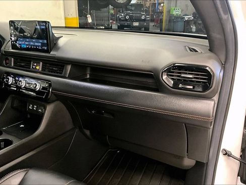 Used 2025 Honda Pilot TrailSport image 15