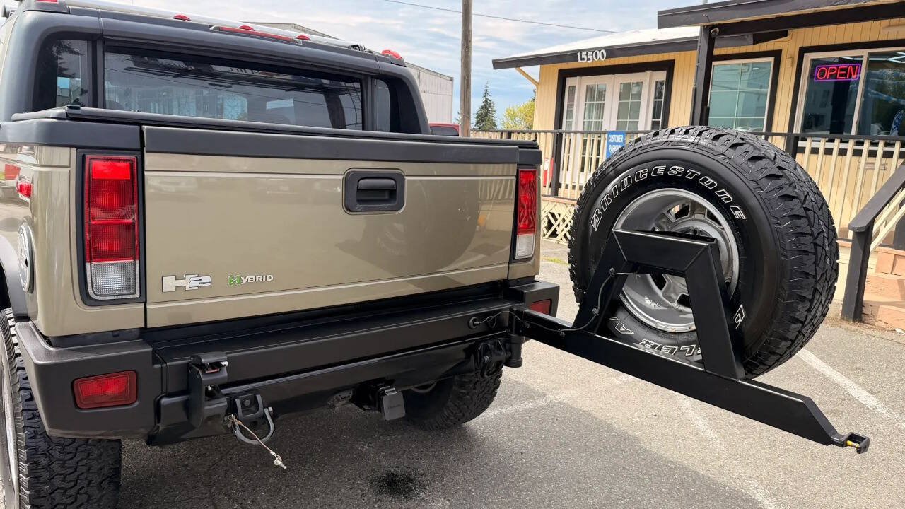 Used 2005 HUMMER H2 SUT w/ Preferred Equipment Group AWD/4WD image 29