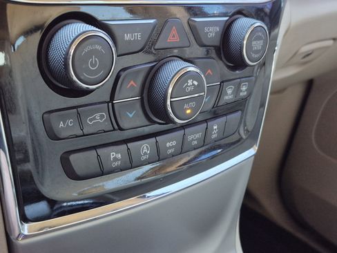 Used 2020 Jeep Grand Cherokee Limited image 23