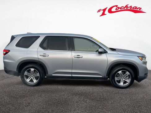 Used 2025 Honda Pilot EX-L image 8