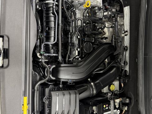 Certified 2023 Volkswagen Taos SE w/ Black Wheel Package image 29