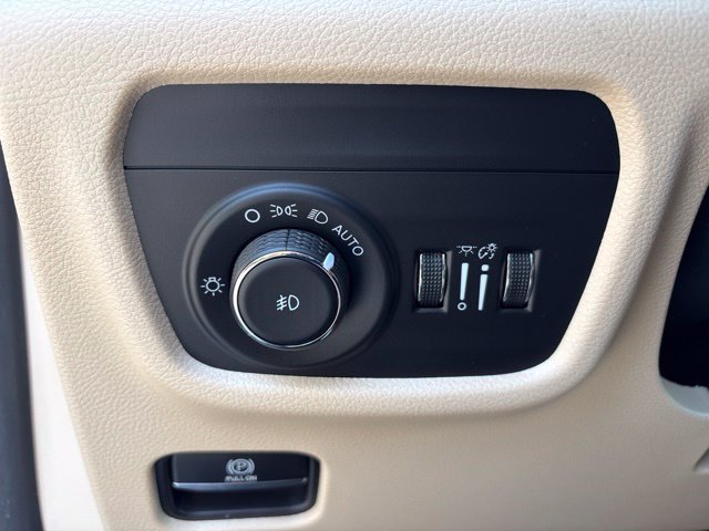 Used 2022 Jeep Grand Cherokee Limited AWD/4WD image 21