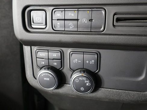 Used 2023 Chevrolet Suburban Premier image 42