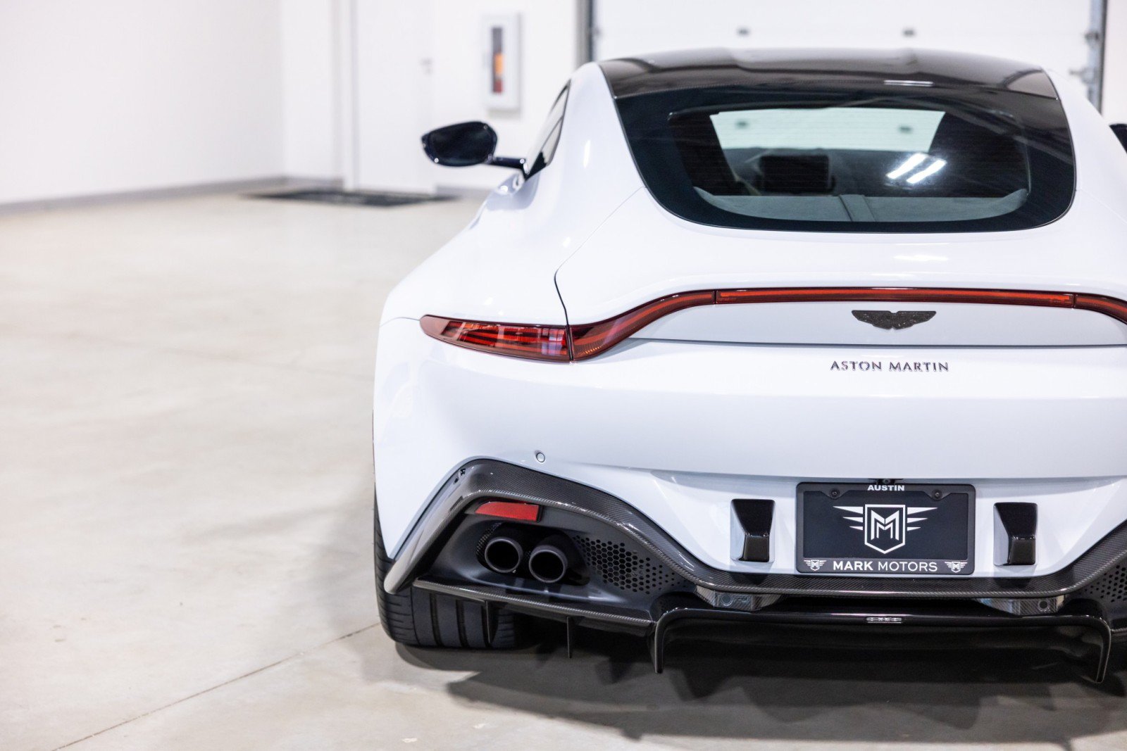 Used 2019 Aston Martin V8 Vantage Coupe RWD image 14