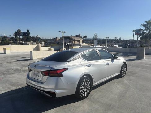 Used 2025 Nissan Altima 2.5 SV image 39