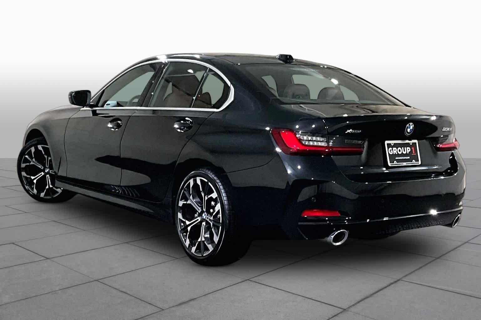 Used 2025 BMW 330i xDrive Sedan w/ Premium Package AWD/4WD image 11