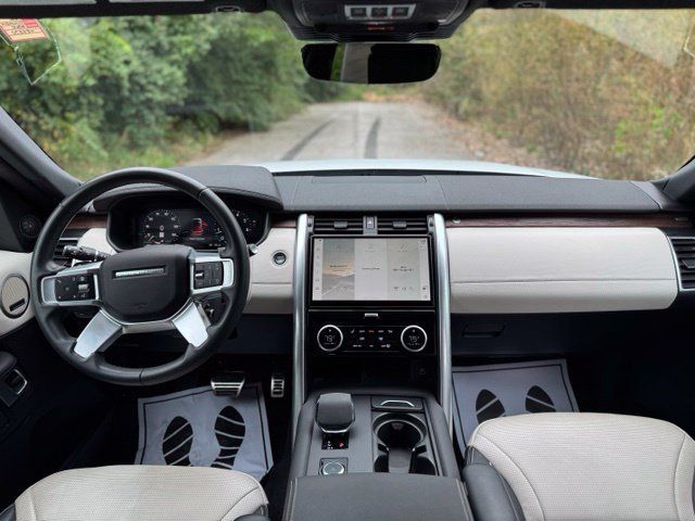 Used 2024 Land Rover Discovery Dynamic SE AWD/4WD image 21