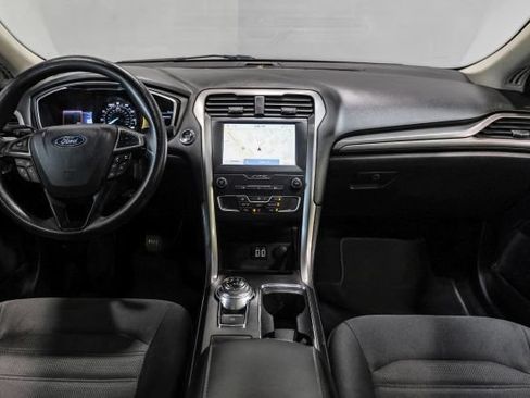 Used 2020 Ford Fusion SE FWD image 18