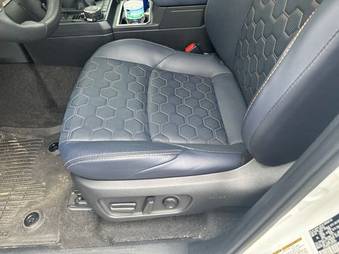Used 2026 Toyota 4Runner Platinum AWD/4WD image 7